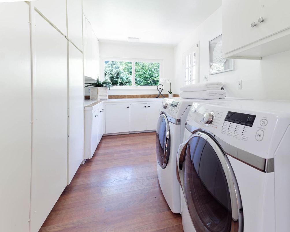 Interior, Washer, Wood Texture Flooring