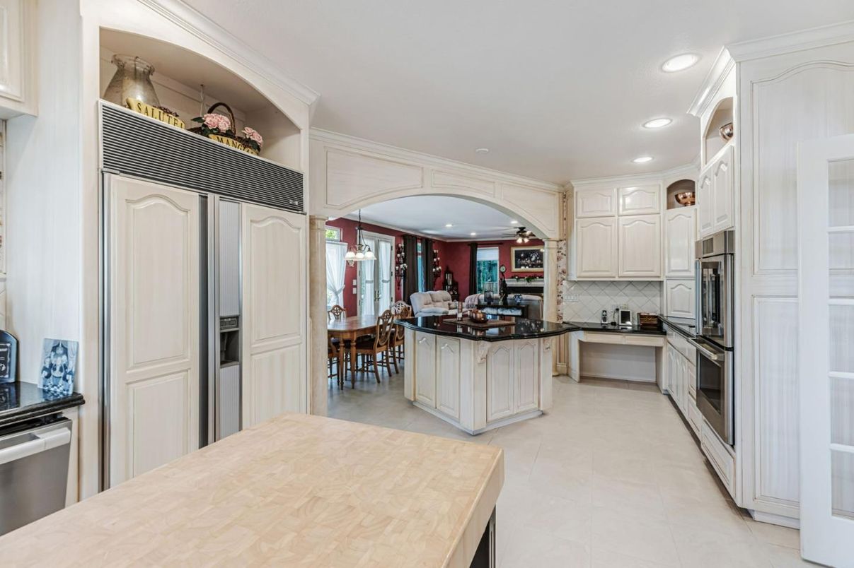 Dining room, Interior, Kitchen, Pendant Lights, Recessed Lighting, Stainless Steel Appliances
