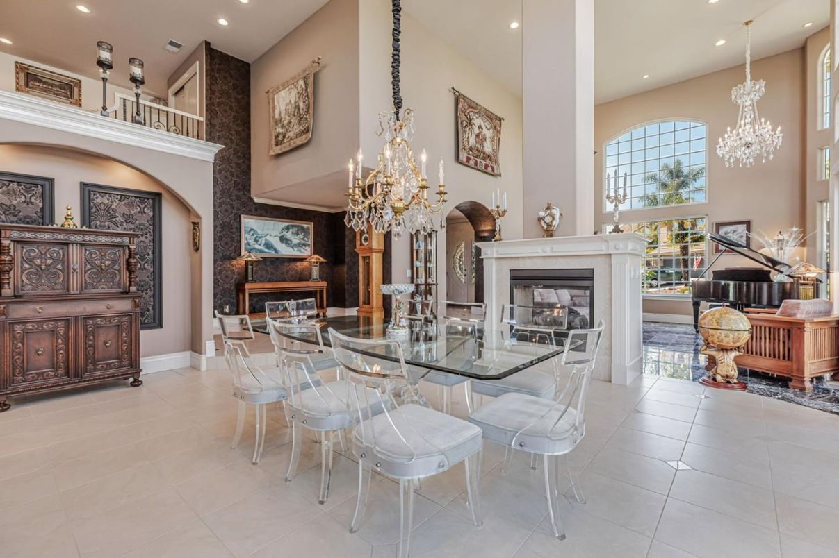 Chandelier, Dining room, Fireplace, Interior, Piano, Recessed Lighting