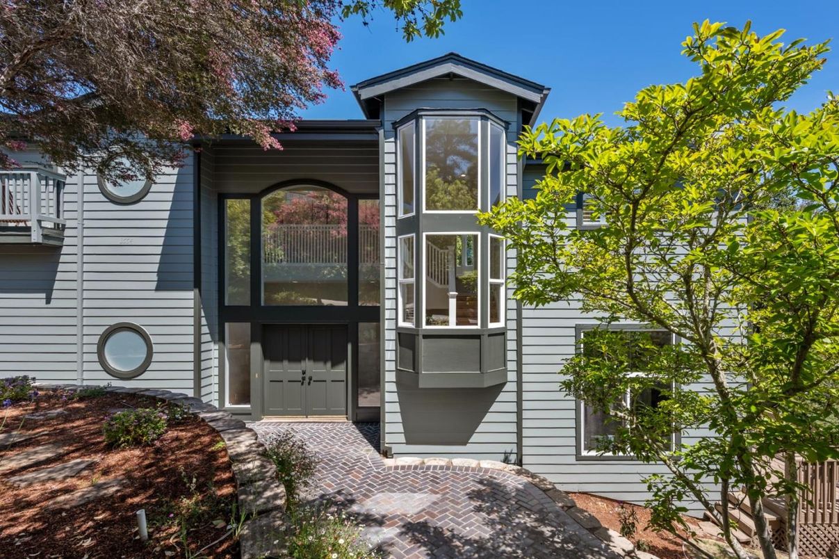 Exterior, Facade, None