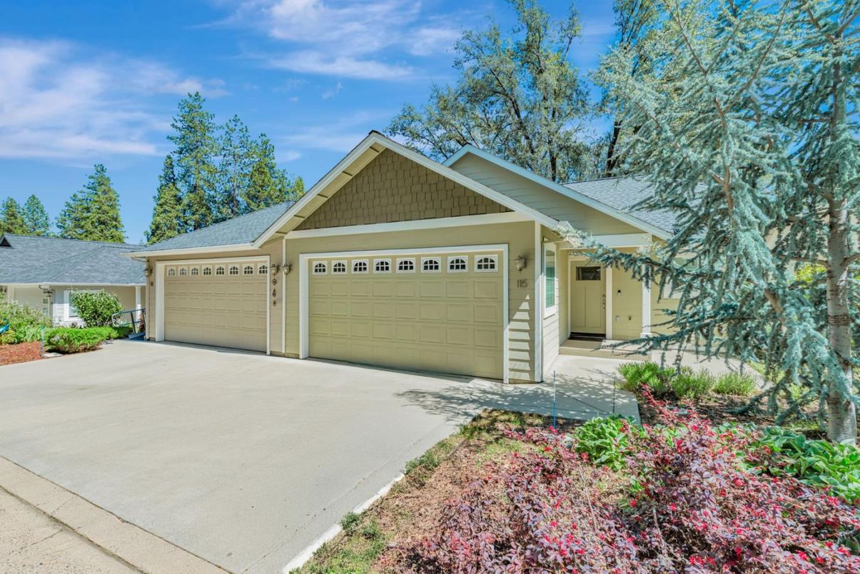 Attached, Exterior, Facade, American Craftsman