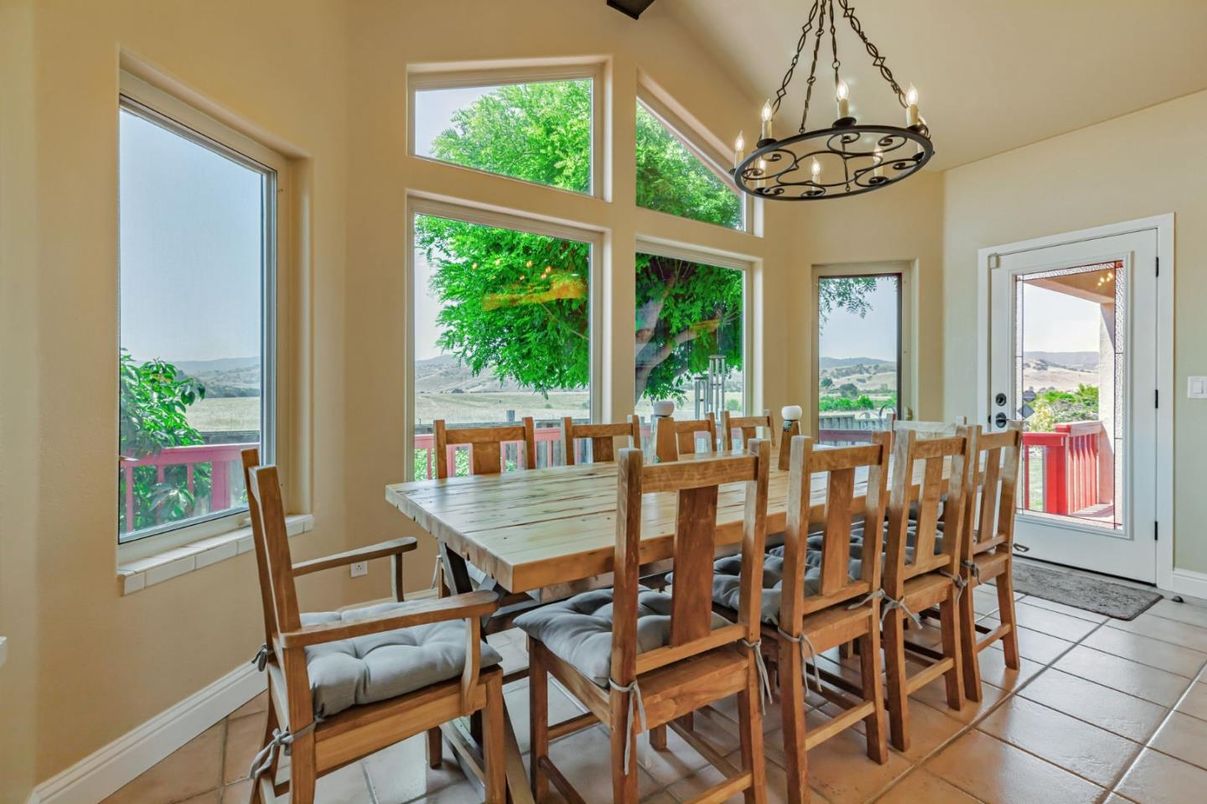Chandelier, Dining room, Interior, Pendant Lights
