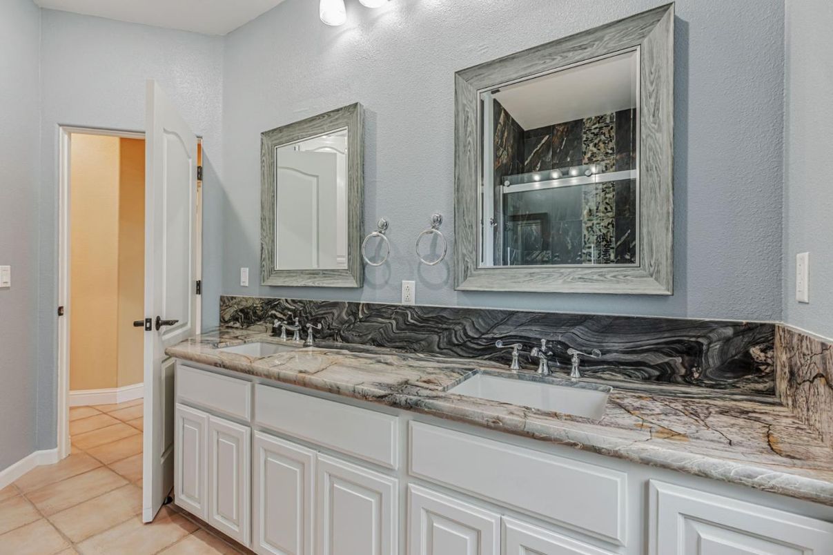 Bathroom, Dual Sink Vanities, Interior