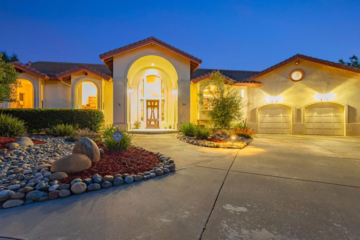 Attached, Exterior, Facade, Mediterranean
