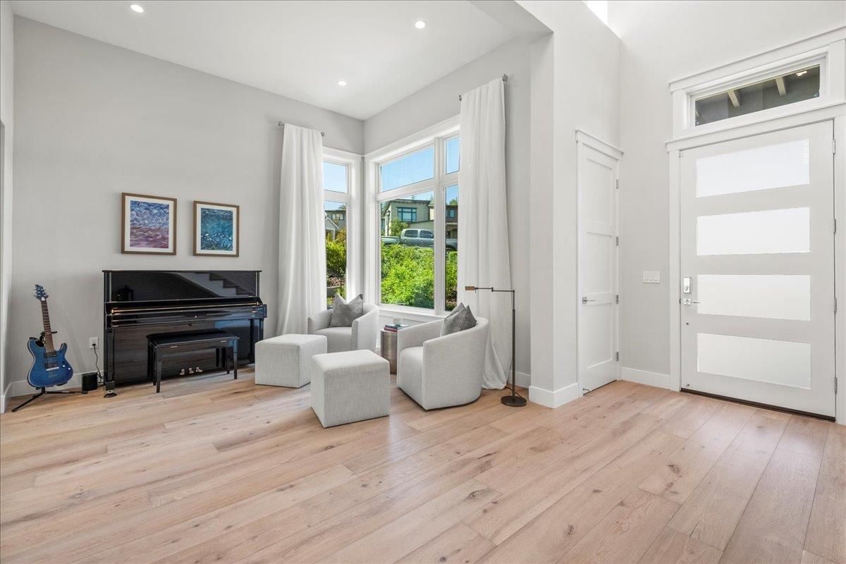 Interior, Piano, Recessed Lighting, Wood Texture Flooring