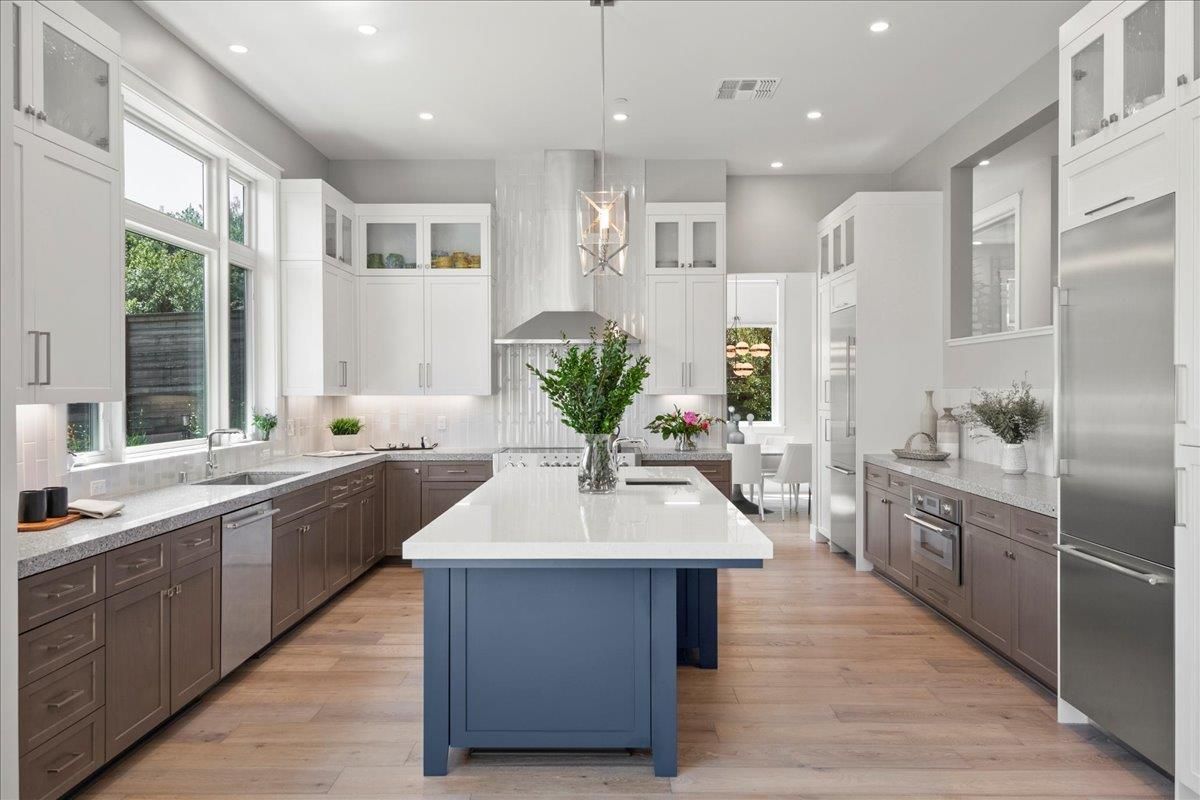 Dining room, Interior, Kitchen, Pendant Lights, Recessed Lighting, Stainless Steel Appliances, Wood Texture Flooring