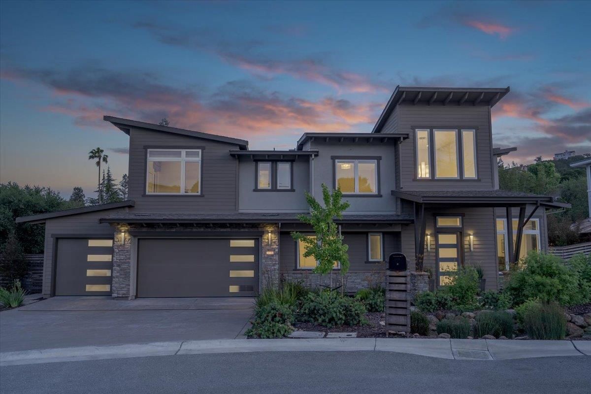 Attached, Exterior, Facade, Modern