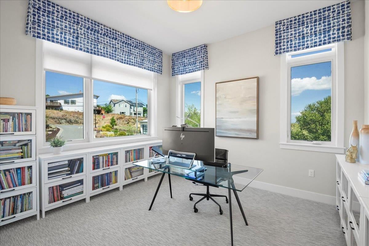 Home Office, Interior
