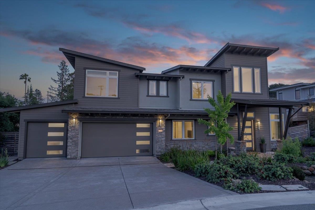 Attached, Exterior, Facade, Modern