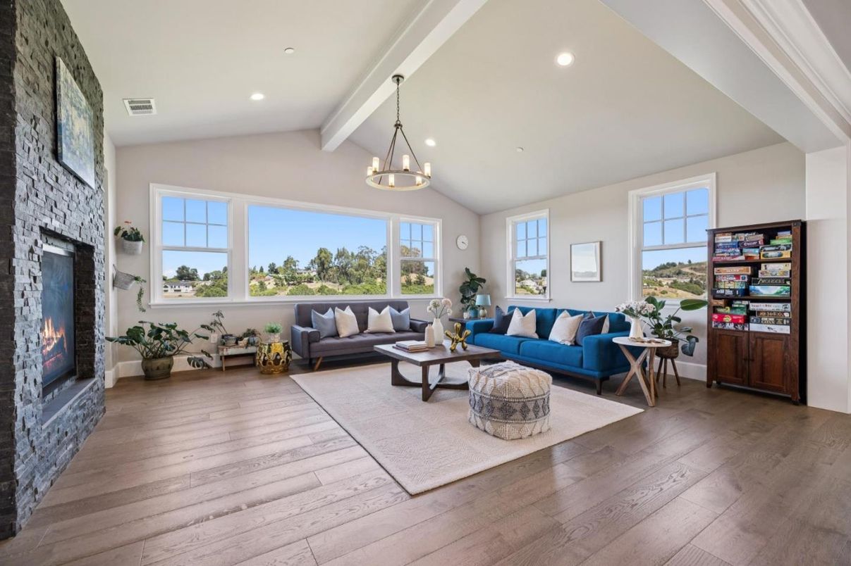 Fireplace, Interior, Living room, Pendant Lights, Recessed Lighting, Wood Texture Flooring