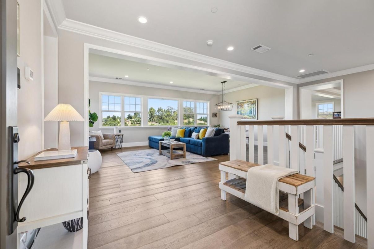 Interior, Living room, Pendant Lights, Recessed Lighting, Wood Texture Flooring