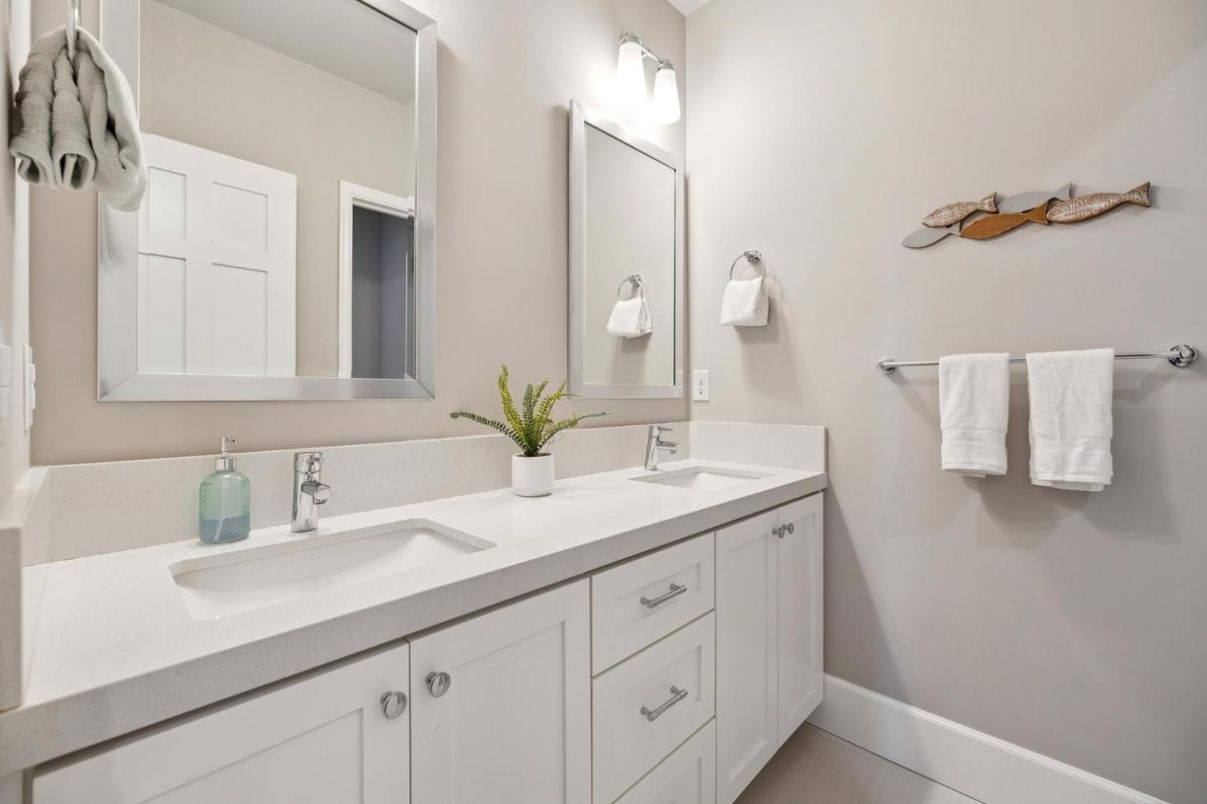 Bathroom, Dual Sink Vanities, Interior
