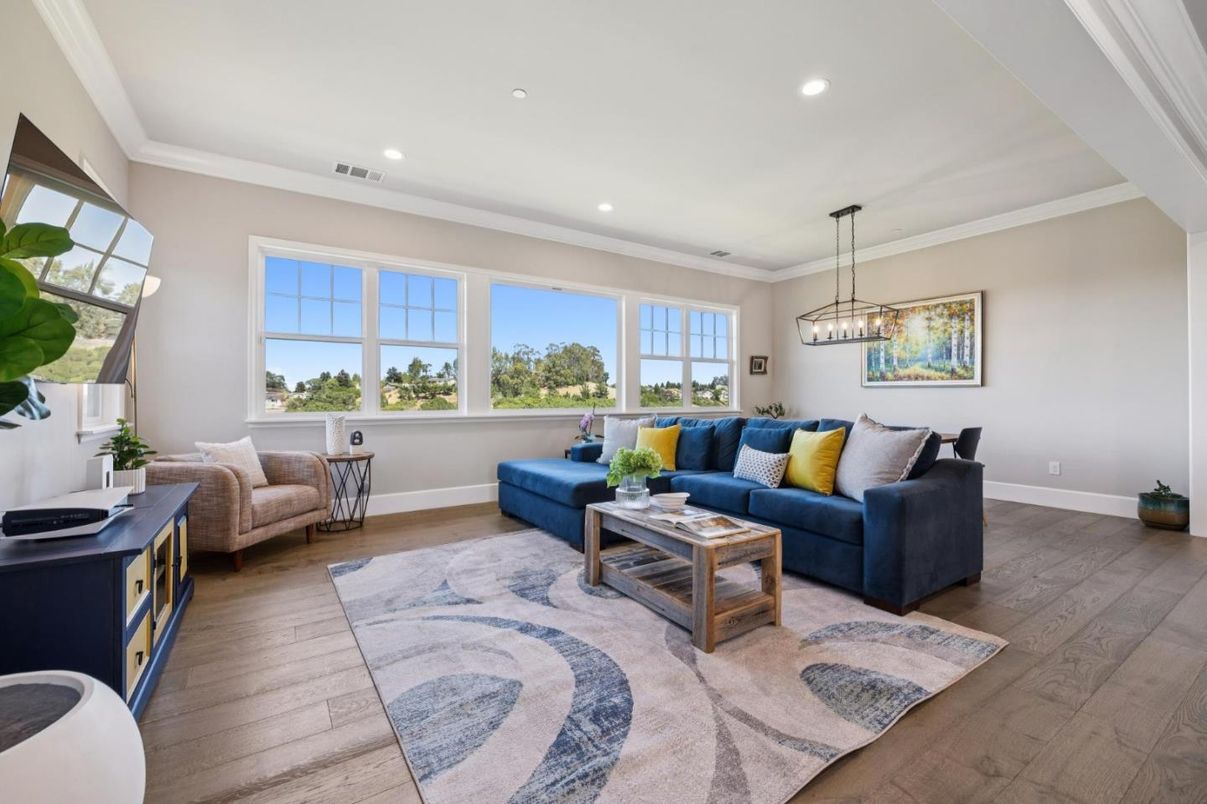 Interior, Living room, Pendant Lights, Recessed Lighting, Wood Texture Flooring