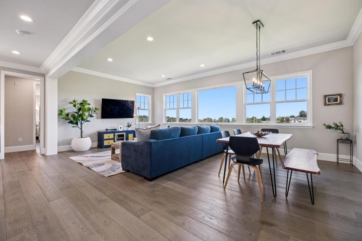 Chandelier, Dining room, Interior, Living room, Pendant Lights, Recessed Lighting, Wood Texture Flooring