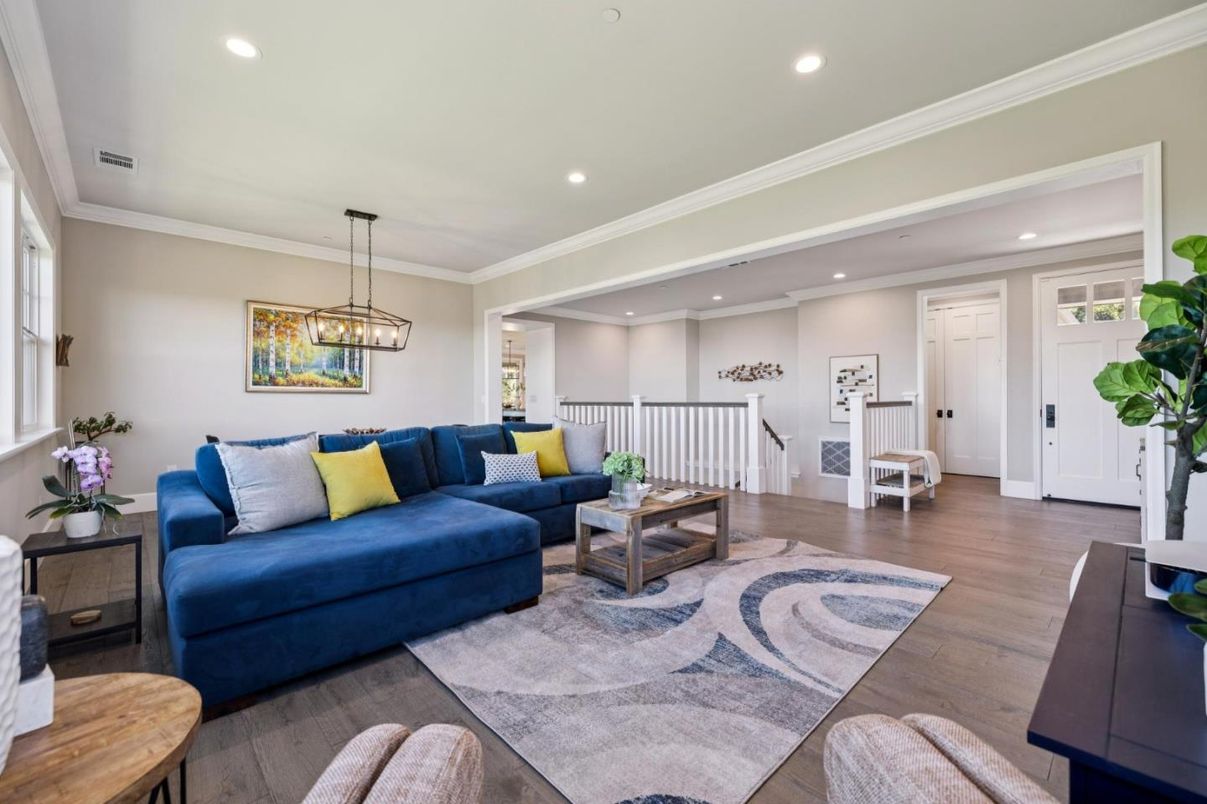 Interior, Living room, Pendant Lights, Recessed Lighting, Wood Texture Flooring