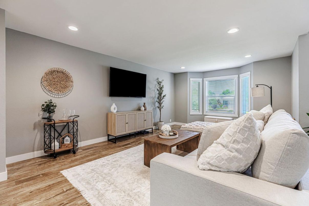 Interior, Living room, Recessed Lighting, Wood Texture Flooring