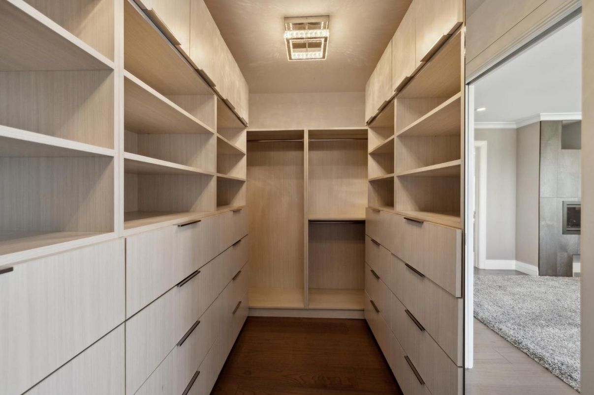 Interior, Walk-in Closets, Wood Texture Flooring