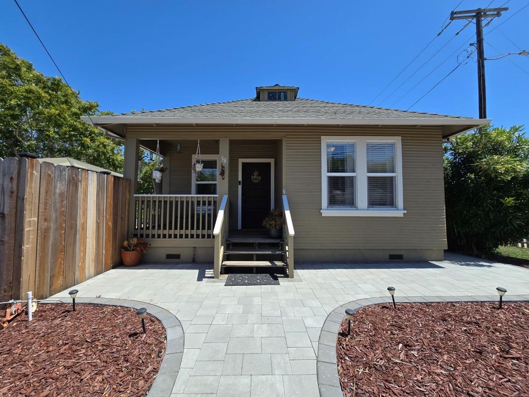 Exterior, Facade, None