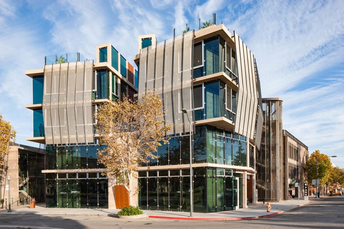 Exterior, Facade, Modern