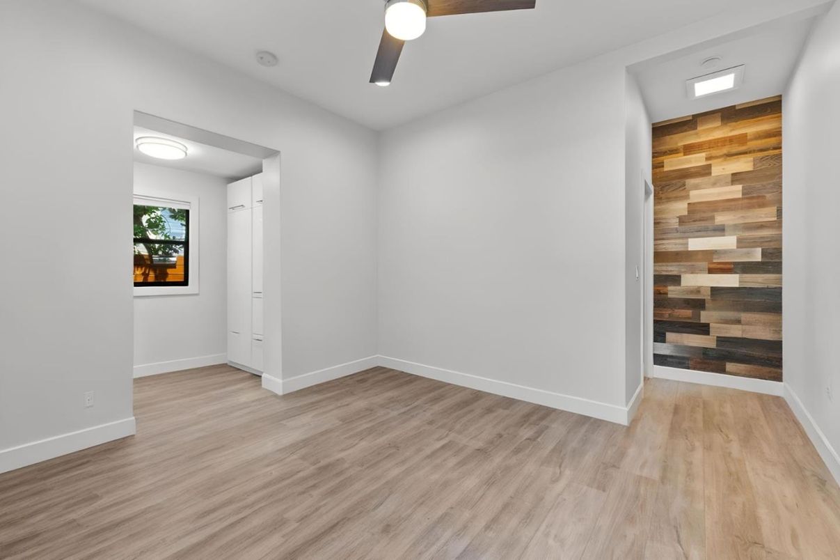 Empty room, Interior, Recessed Lighting, Wood Texture Flooring