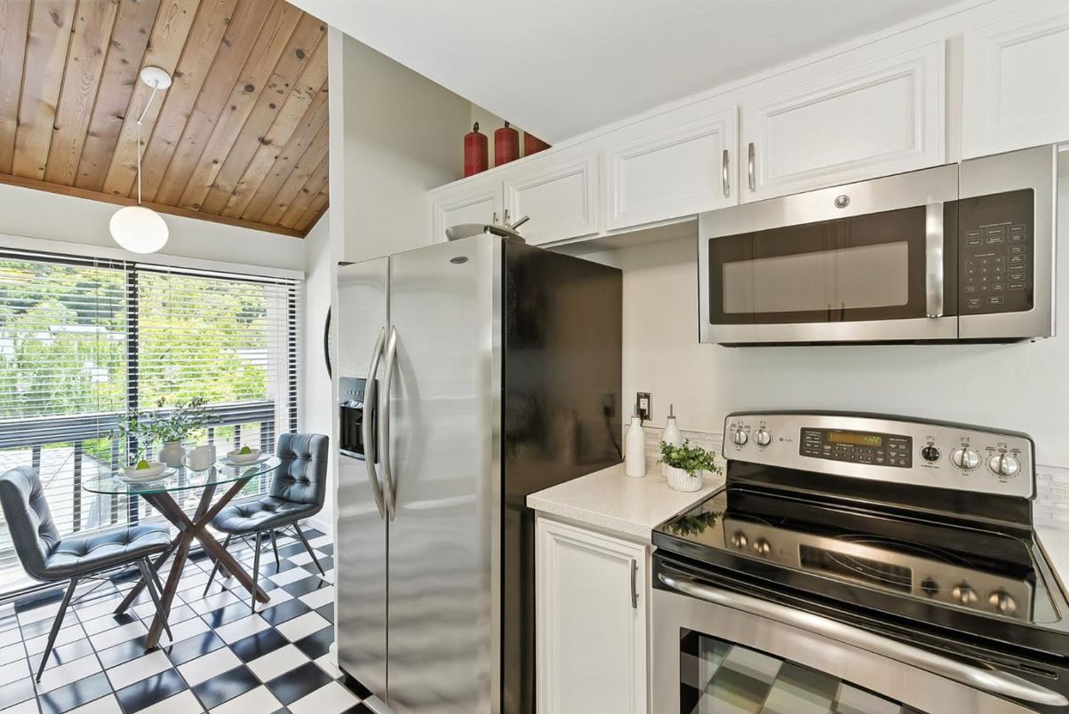 Dining room, Interior, Kitchen, Stainless Steel Appliances, Wooden Ceilings