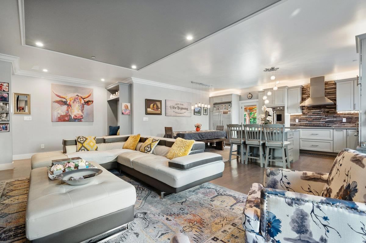 Dining room, Interior, Kitchen, Living room, Pendant Lights, Recessed Lighting, Stainless Steel Appliances, Wood Texture Flooring