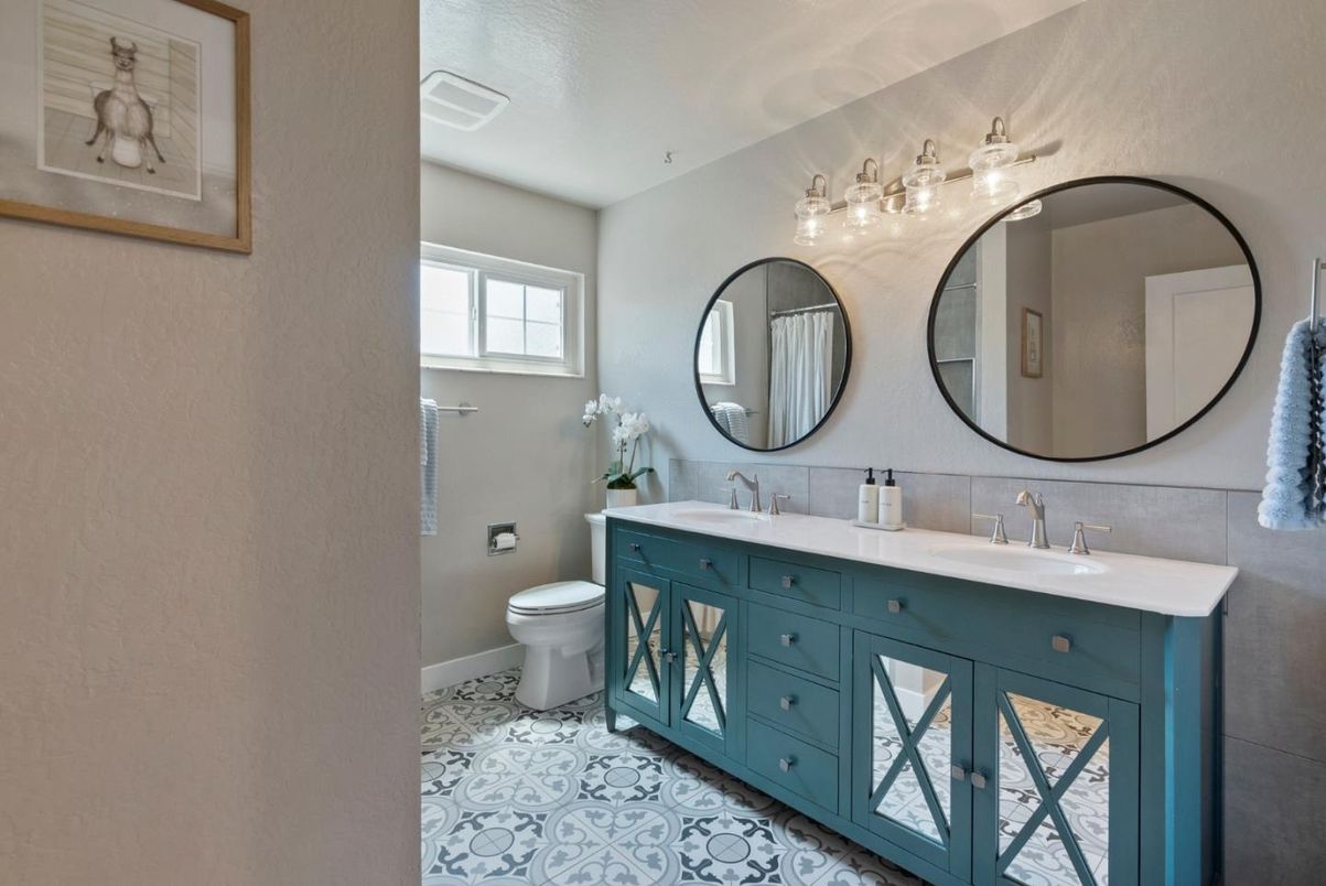 Bathroom, Dual Sink Vanities, Interior