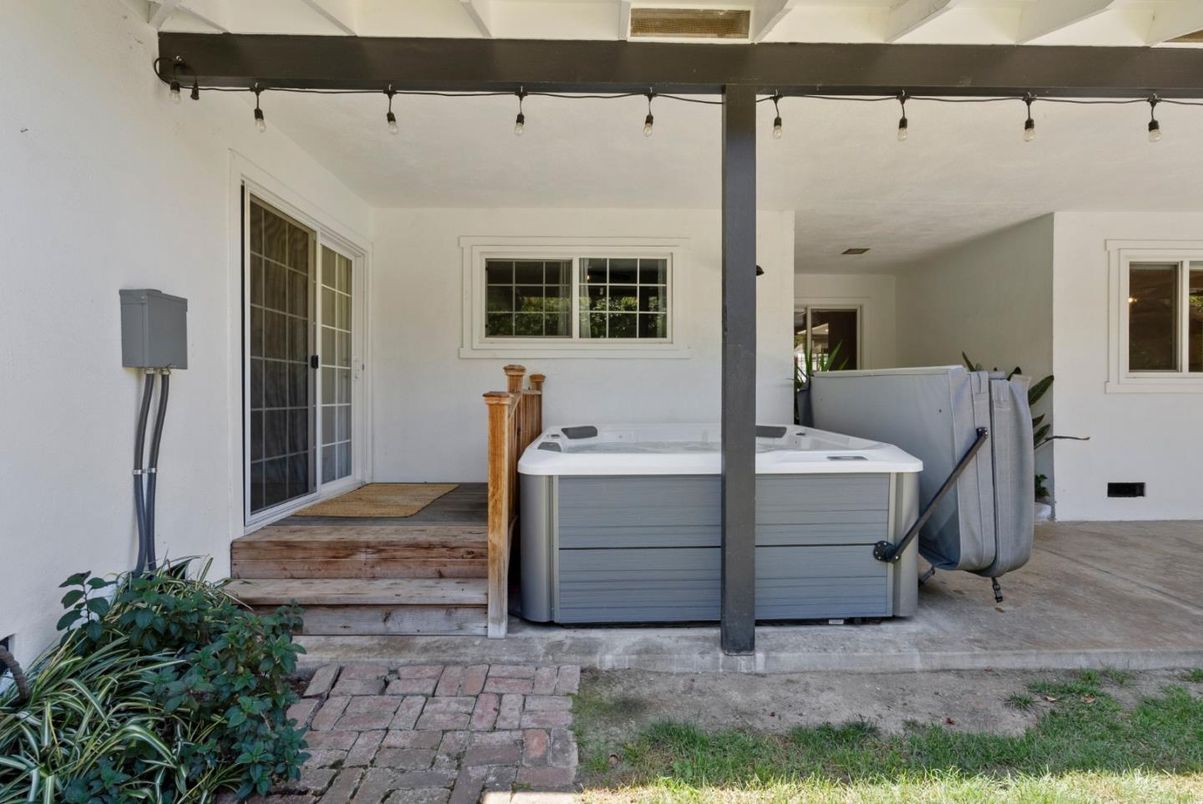 Exterior, Hot Tub