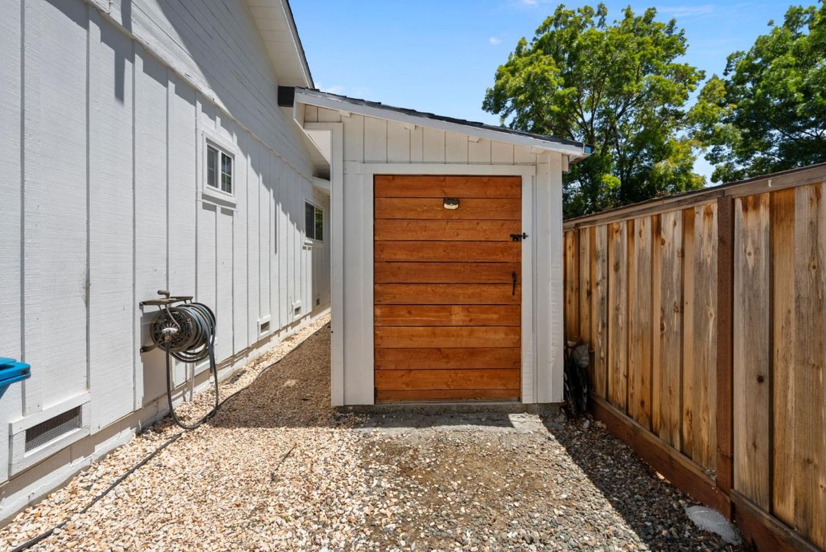 Detached Garage, Exterior