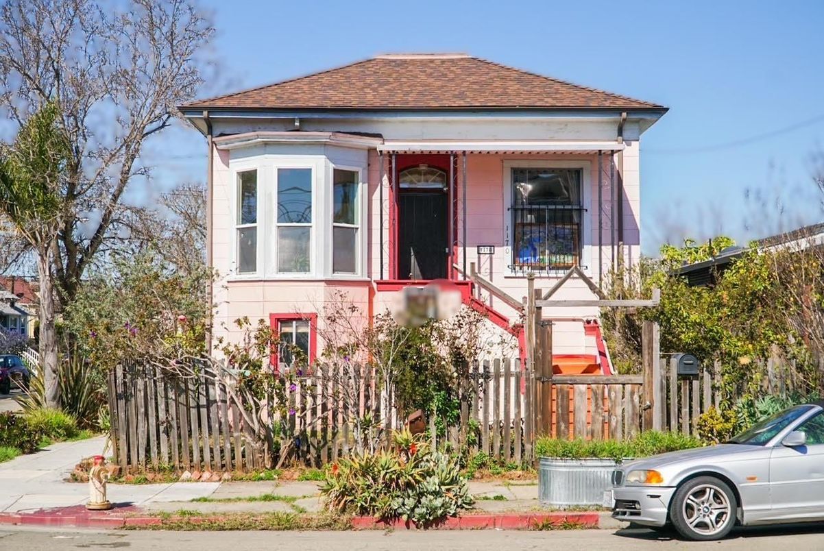 Exterior, Facade, Queen Anne Victorian