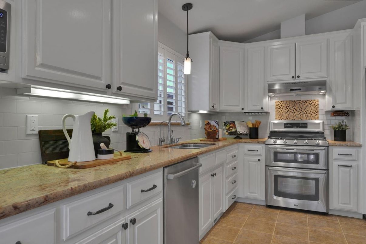 Interior, Kitchen, Pendant Lights, Stainless Steel Appliances