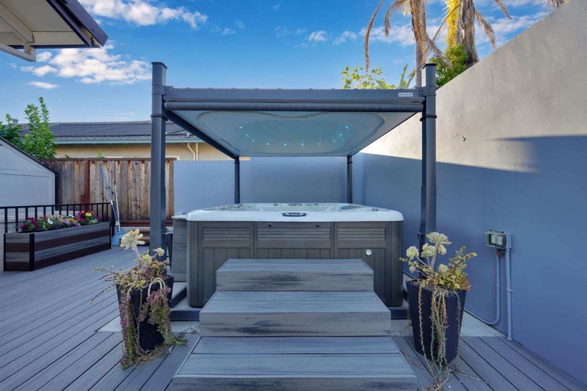 Exterior, Hot Tub