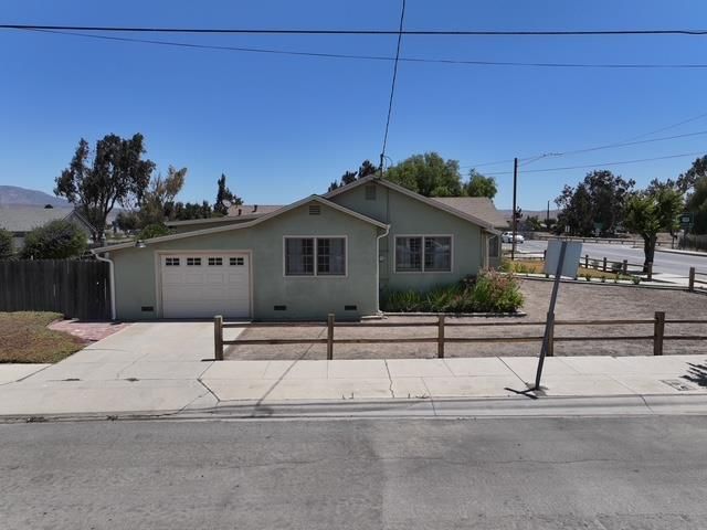 Attached, Exterior, Facade, Ranch
