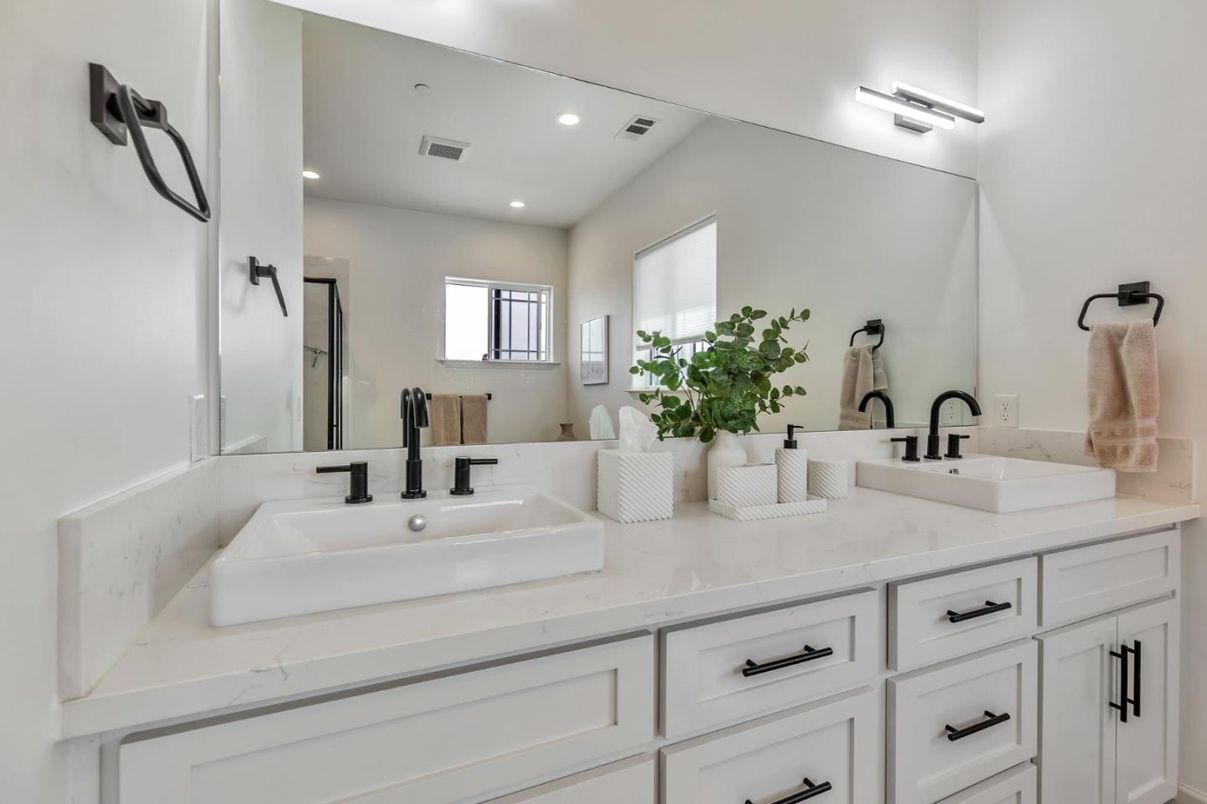 Bathroom, Dual Sink Vanities, Interior, Recessed Lighting