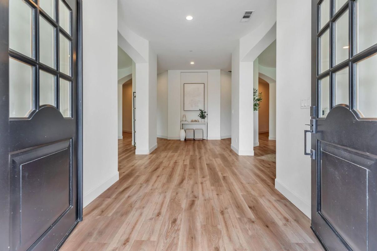 Interior, Recessed Lighting, Wood Texture Flooring