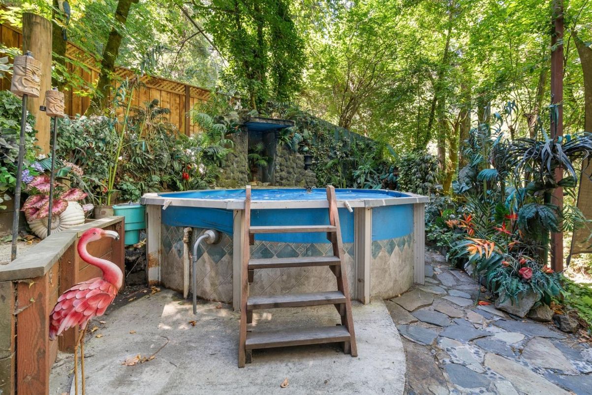 Exterior, Pool