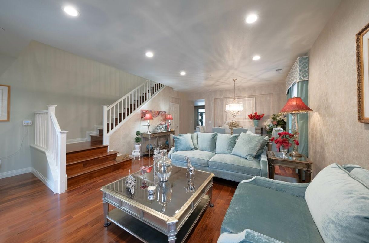 Dining room, Interior, Living room, Pendant Lights, Recessed Lighting, Wood Texture Flooring