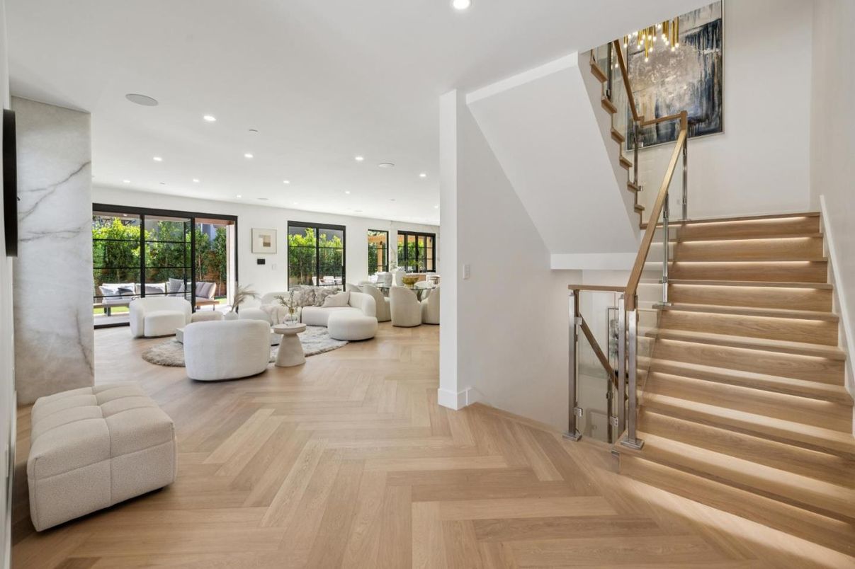Interior, Living room, Recessed Lighting, Wood Texture Flooring