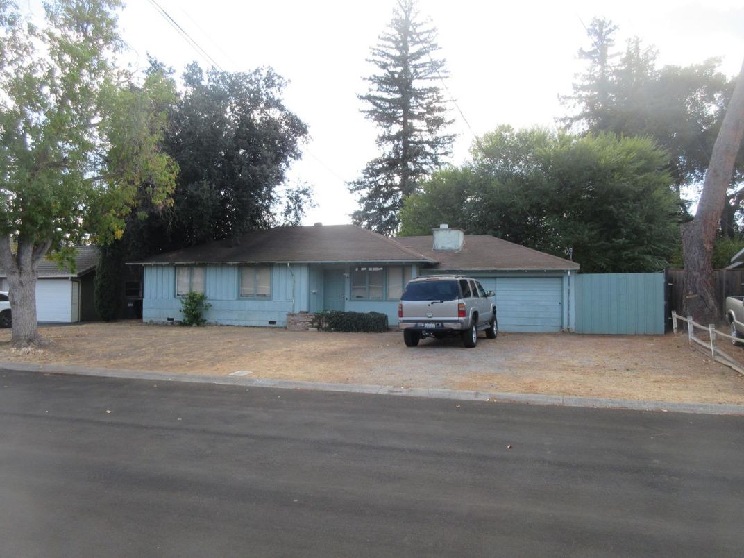 Attached, Exterior, Facade, Ranch
