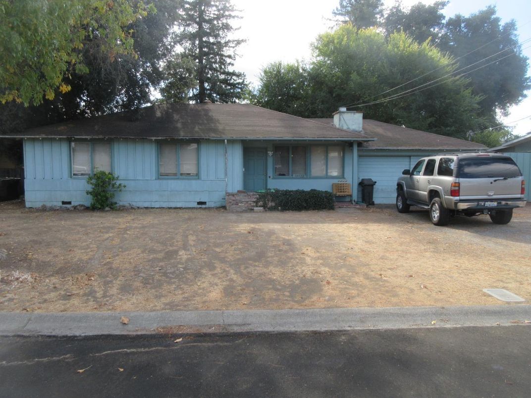 Attached, Exterior, Facade, Ranch
