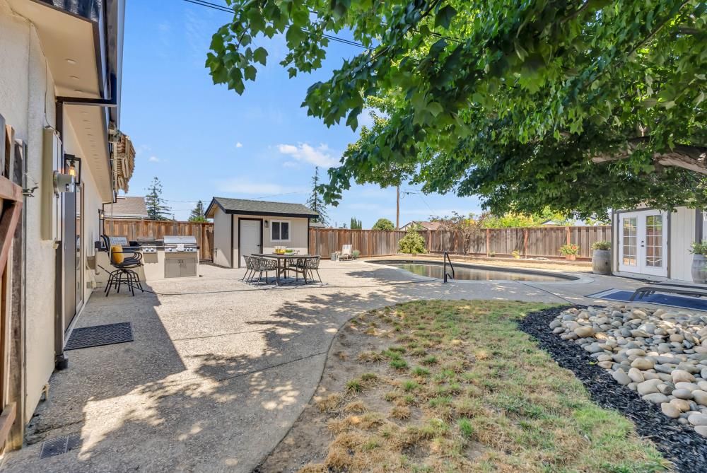 Backyard, Exterior