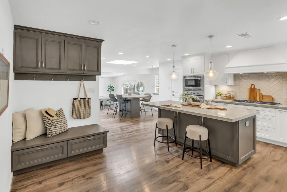 Dining room, Interior, Kitchen, Pendant Lights, Recessed Lighting, Wood Texture Flooring