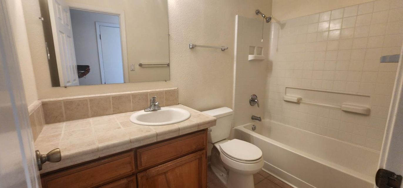Bathroom, Interior, Tile Countertops