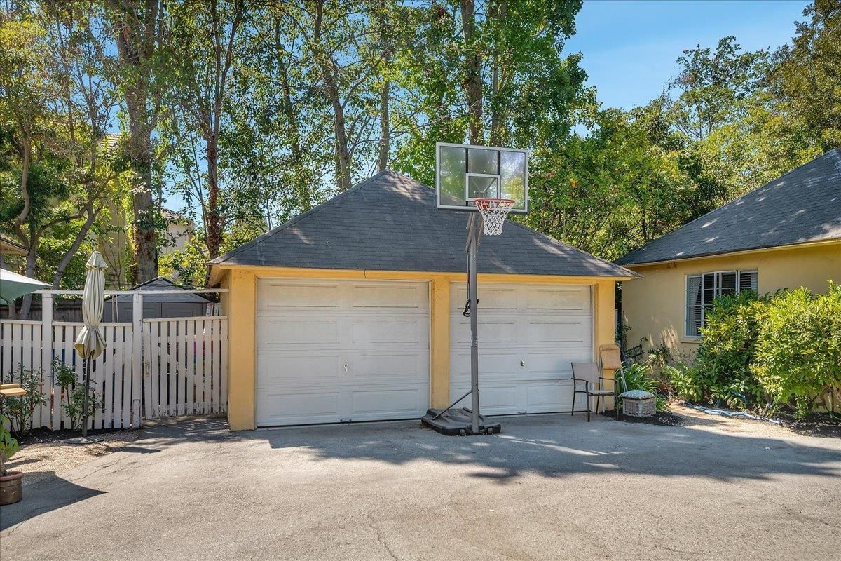 Detached Garage, Exterior