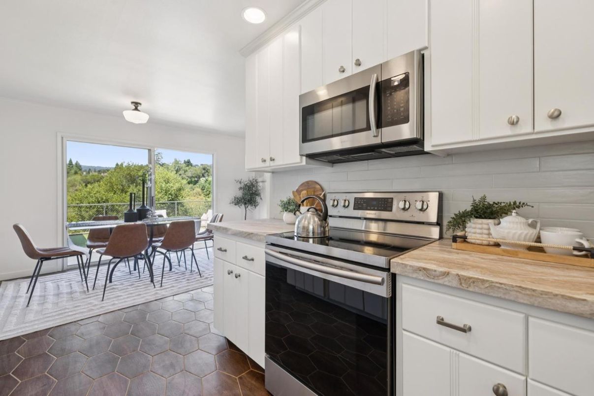Dining room, Interior, Kitchen, Stainless Steel Appliances