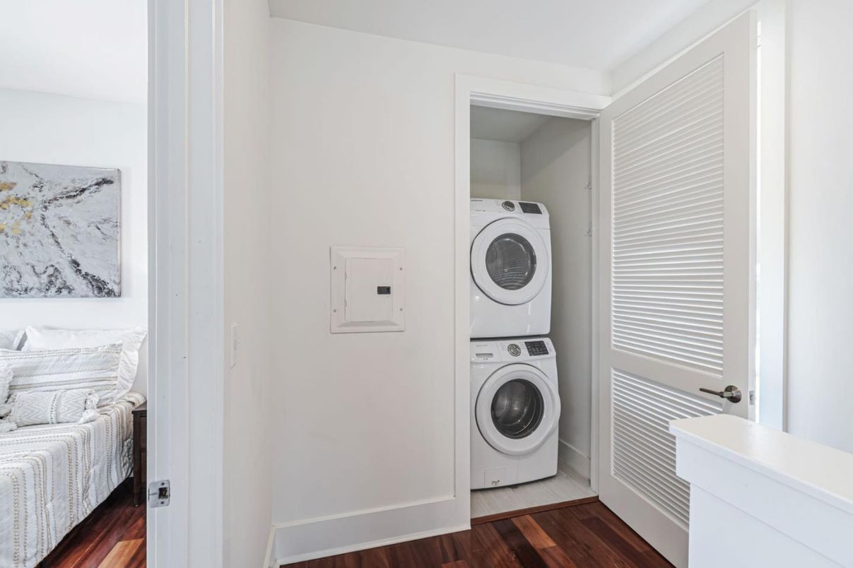 Interior, Utility Closets, Washer, Wood Texture Flooring