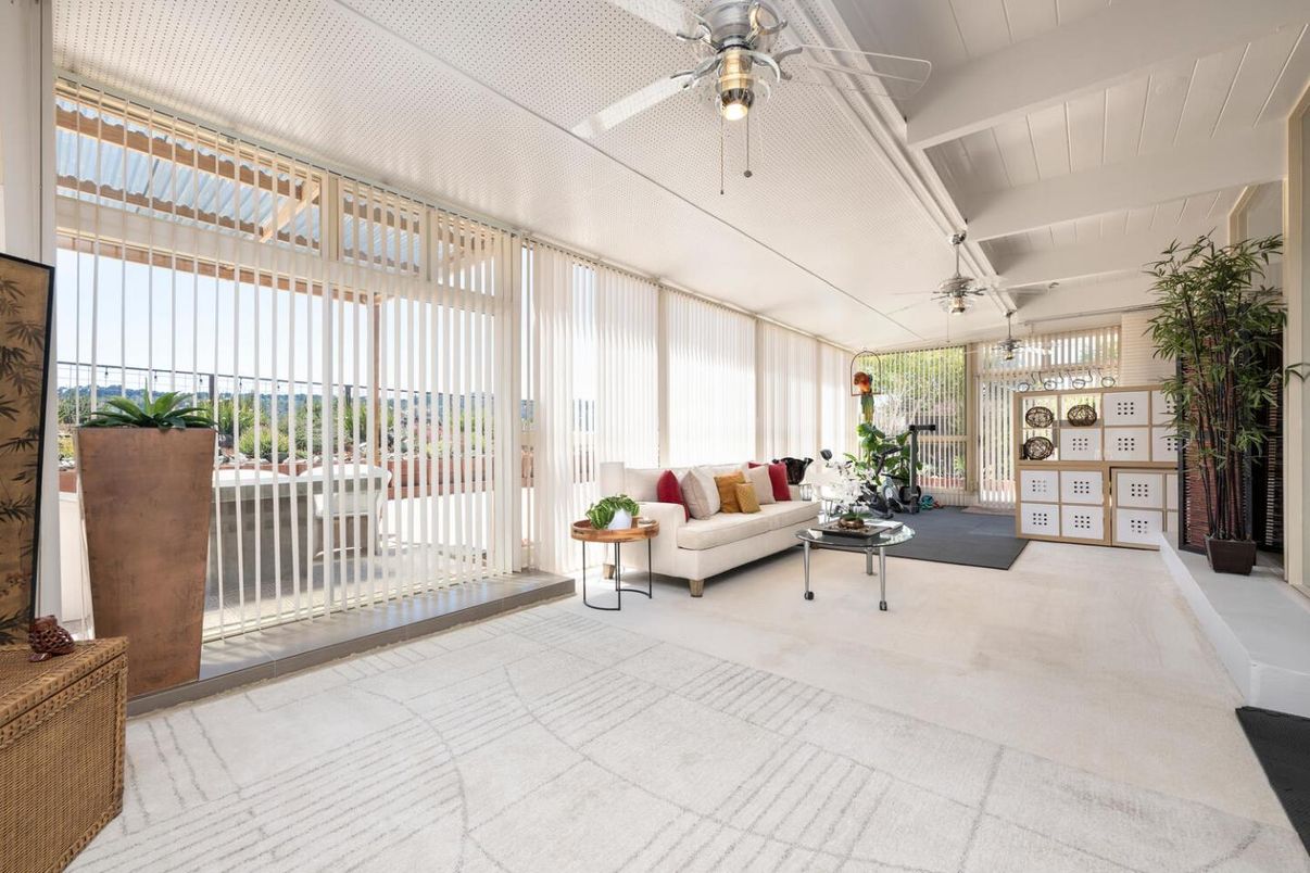Chandelier, Interior, Living room