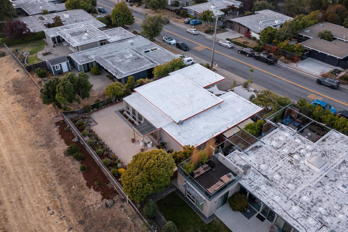 Exterior, Drone