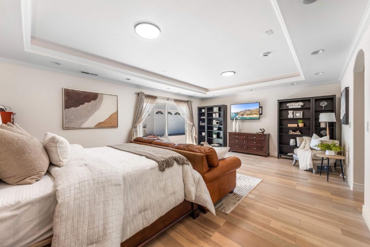 Bedroom, Interior, Recessed Lighting, Wood Texture Flooring