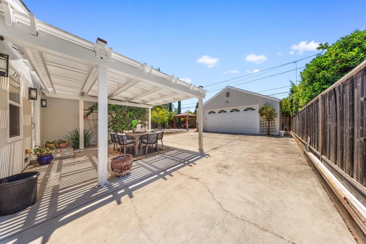 Detached Garage, Exterior